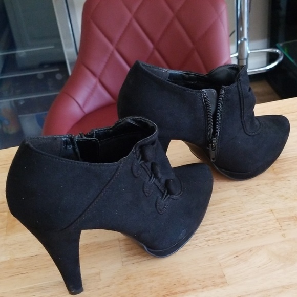 Boots - Picture 1 of 3